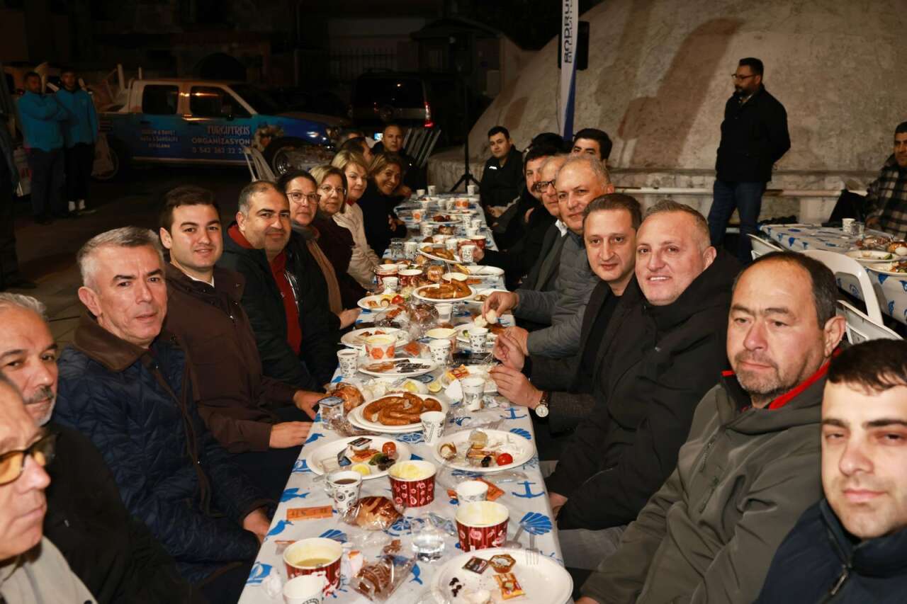 Türkkuyusu Mahallesi’nde 40 Yıllık Sahur Geleneği Sürüyor 4